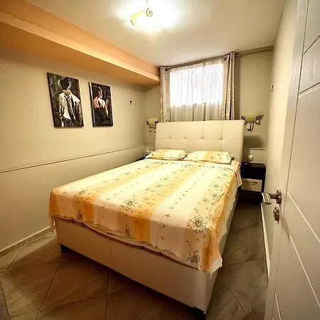 Emanuela Sunnyside *