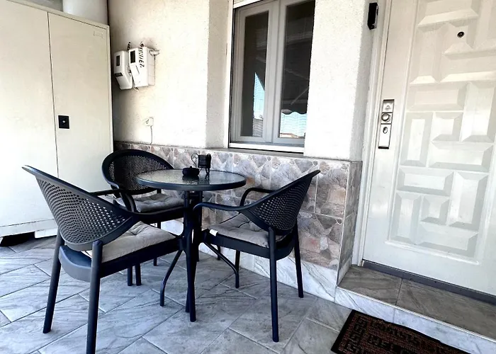 Emanuela Sunnyside *