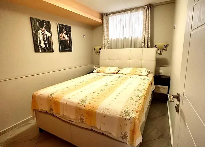 Emanuela Sunnyside *